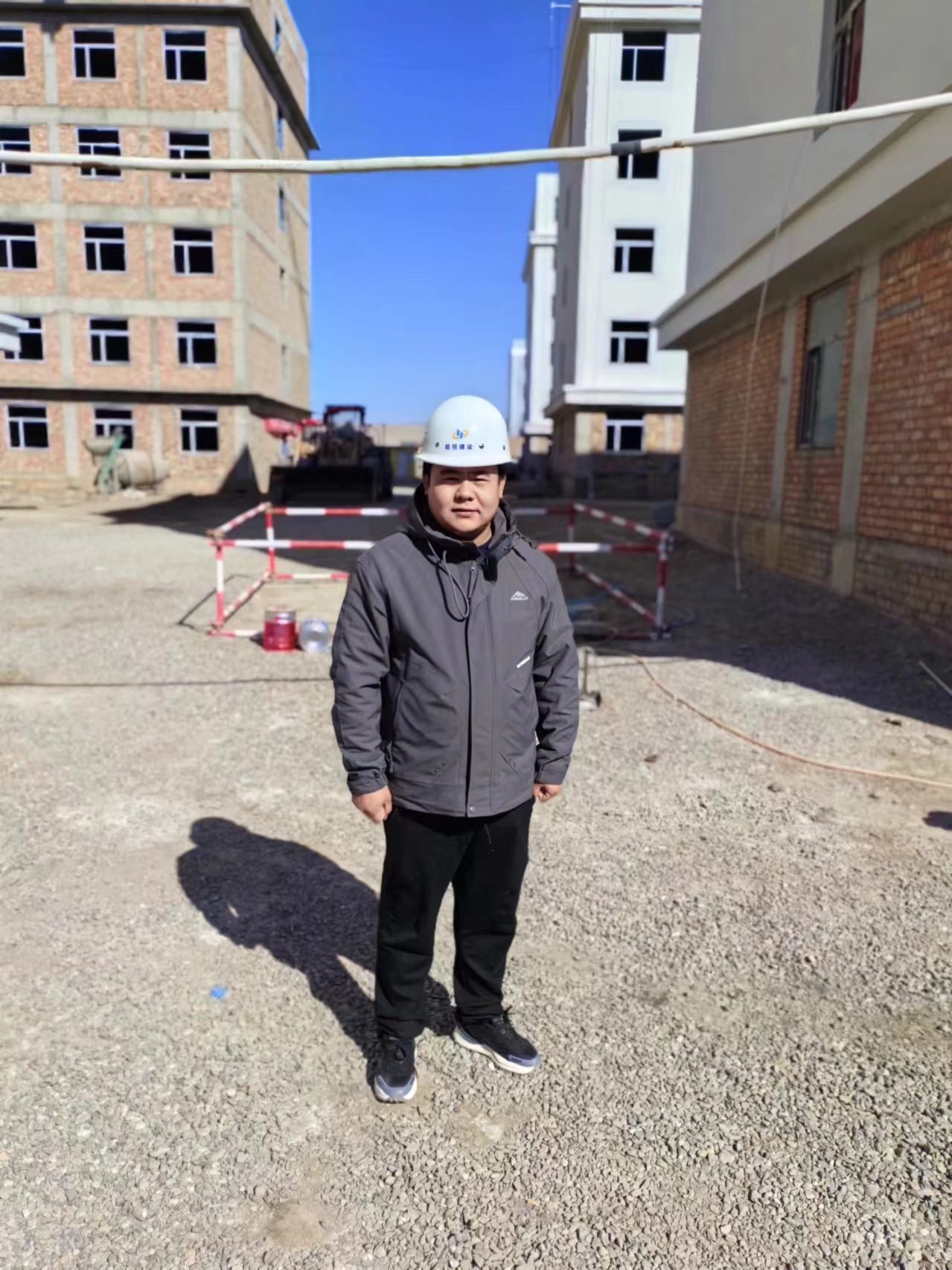 1729665626710311.jpg 集團(tuán)先進(jìn)工作者——張榮.jpg